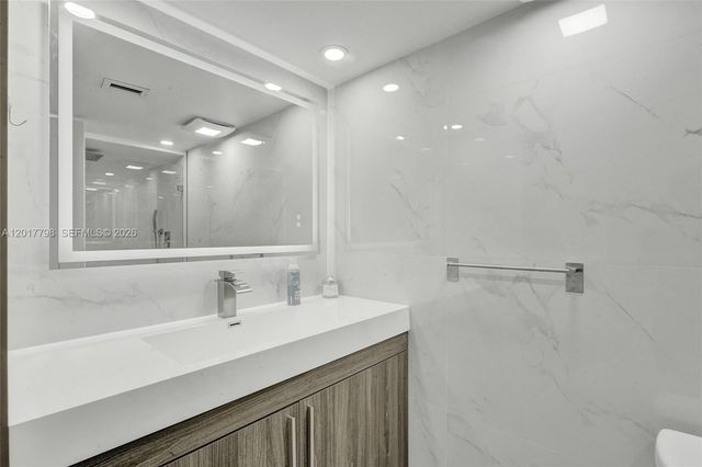 18041 Biscayne Blvd 1804, Aventura, FL 33160