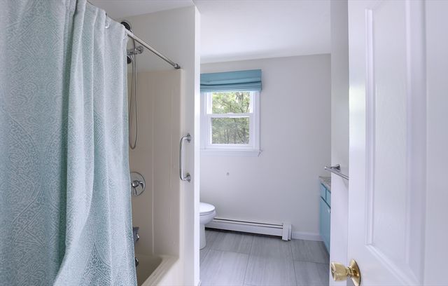 95 Rockville Ave, Falmouth, MA 02536