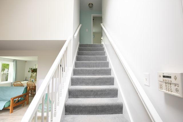 95 Rockville Ave, Falmouth, MA 02536