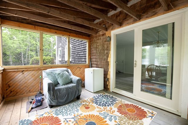 95 Rockville Ave, Falmouth, MA 02536