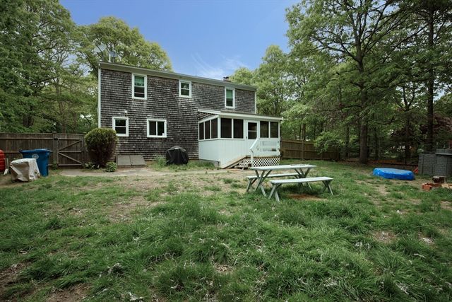 95 Rockville Ave, Falmouth, MA 02536