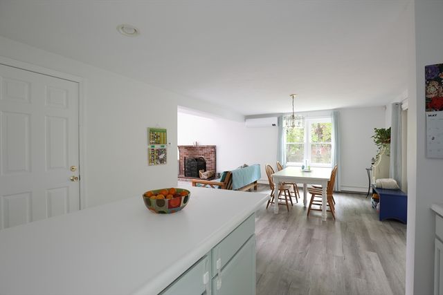 95 Rockville Ave, Falmouth, MA 02536