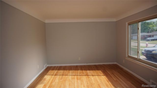 28644 Grobbel Avenue, Warren, MI 48092