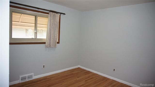 28644 Grobbel Avenue, Warren, MI 48092