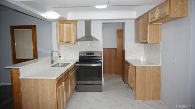 28644 Grobbel Avenue, Warren, MI 48092