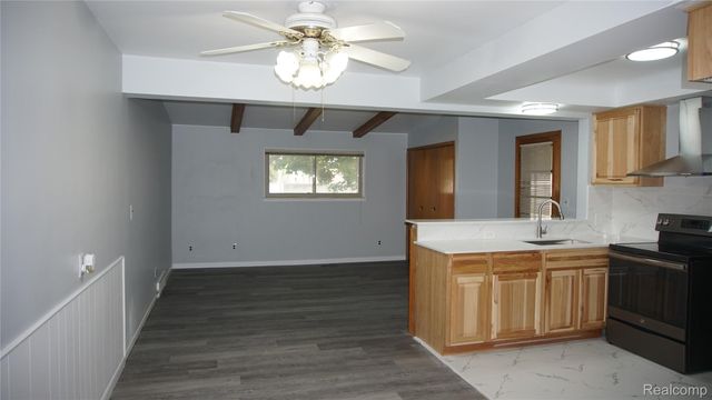 28644 Grobbel Avenue, Warren, MI 48092