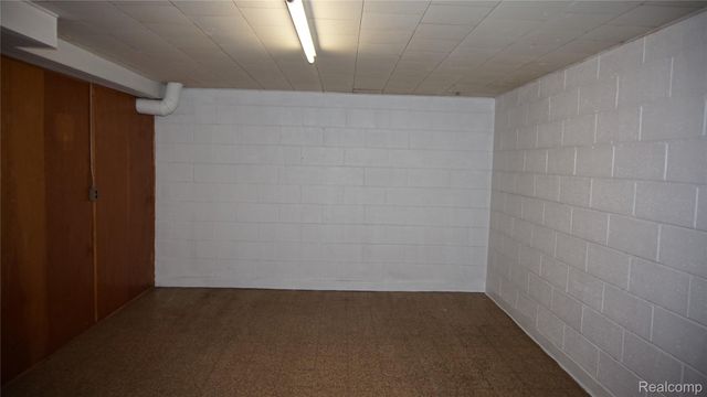 28644 Grobbel Avenue, Warren, MI 48092