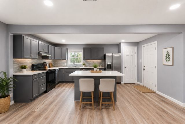 1106 E Strong Parkway, Grand Prairie, TX 75050