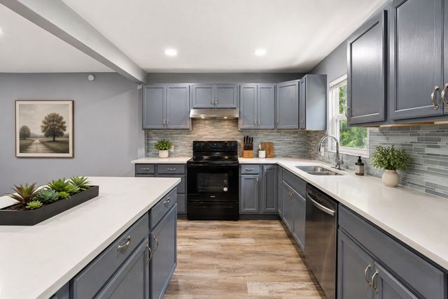 1106 E Strong Parkway, Grand Prairie, TX 75050