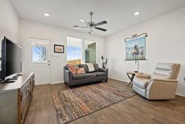 549 Arnold LOOP A, Kyle, TX 78640