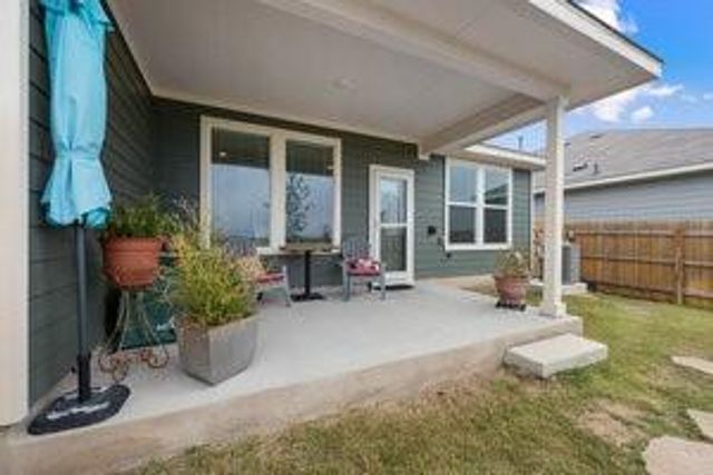 549 Arnold LOOP A, Kyle, TX 78640