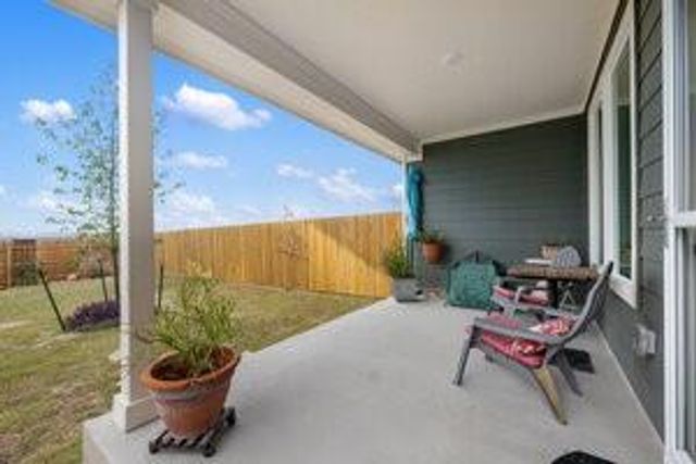 549 Arnold LOOP A, Kyle, TX 78640