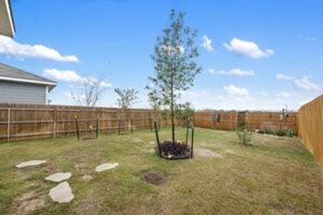 549 Arnold LOOP A, Kyle, TX 78640
