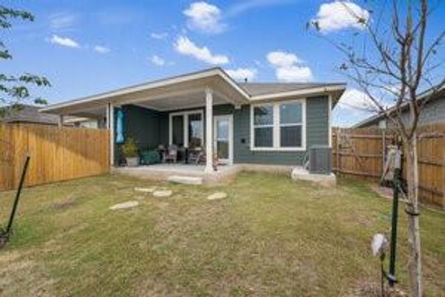 549 Arnold LOOP A, Kyle, TX 78640