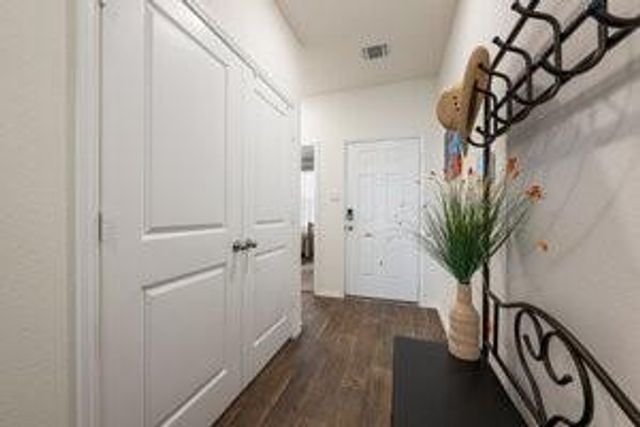 549 Arnold LOOP A, Kyle, TX 78640