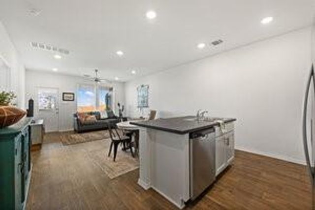 549 Arnold LOOP A, Kyle, TX 78640