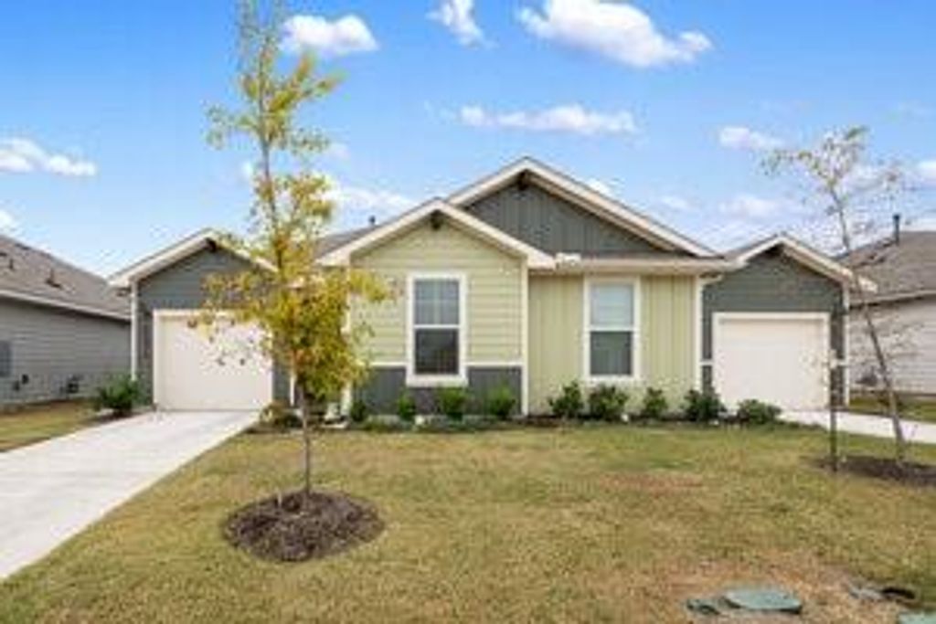 549 Arnold LOOP A, Kyle, TX 78640