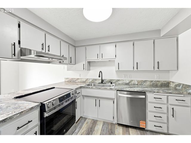 931 Sw FLEISHAUER Ln, Mc Minnville, OR 97128