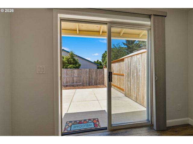931 Sw FLEISHAUER Ln, Mc Minnville, OR 97128