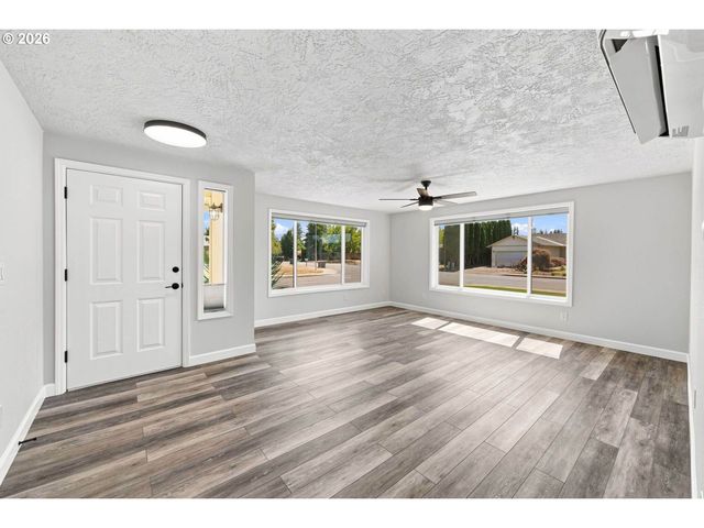 931 Sw FLEISHAUER Ln, Mc Minnville, OR 97128