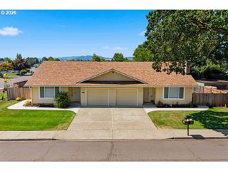 931 Sw FLEISHAUER Ln, Mc Minnville, OR 97128