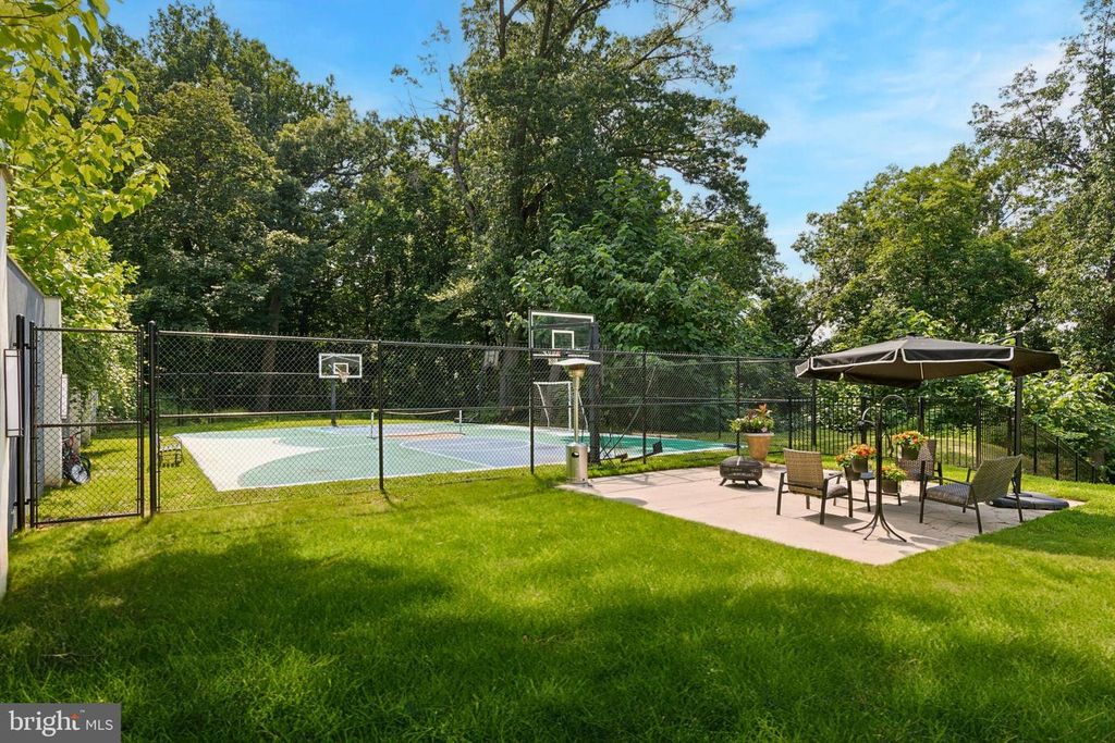 1220 VALLEY RD, Villanova, PA 19085