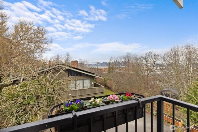 3414 33rd Avenue SW, Seattle, WA 98126
