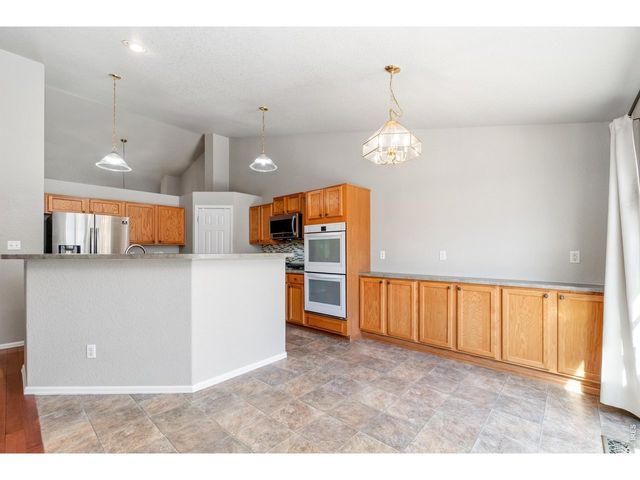 11292 Kingston St, Commerce City, CO 80640