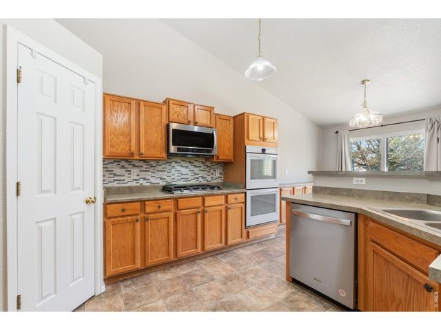 11292 Kingston St, Commerce City, CO 80640