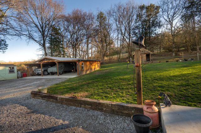 14 Lost Creek Ln, Carthage, TN 37030