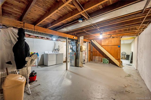 15 Lehigh Avenue, Centereach, NY 11720