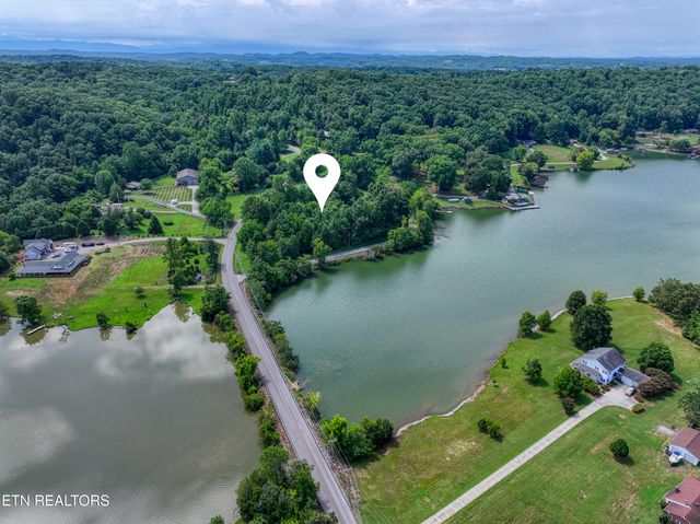5980 Lakeside Drive, Lenoir City, TN 37772