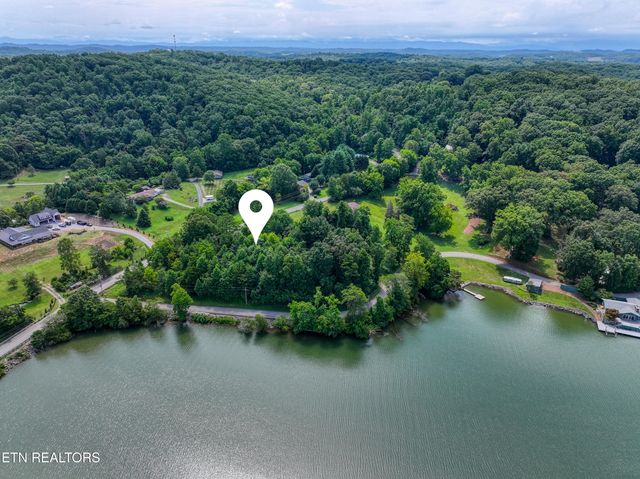 5980 Lakeside Drive, Lenoir City, TN 37772