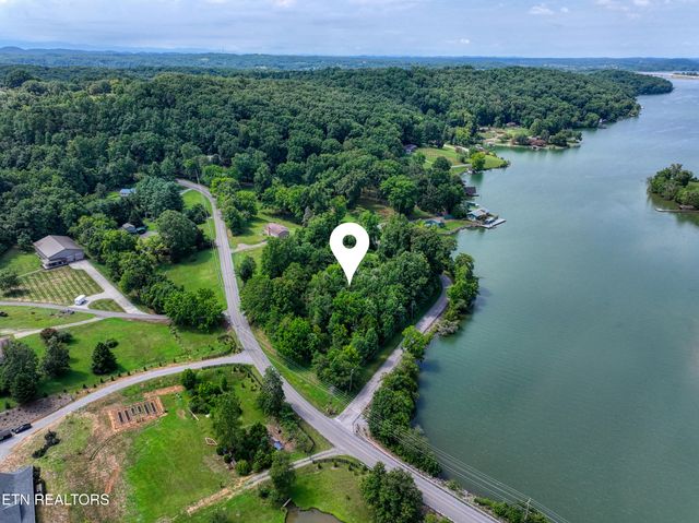 5980 Lakeside Drive, Lenoir City, TN 37772