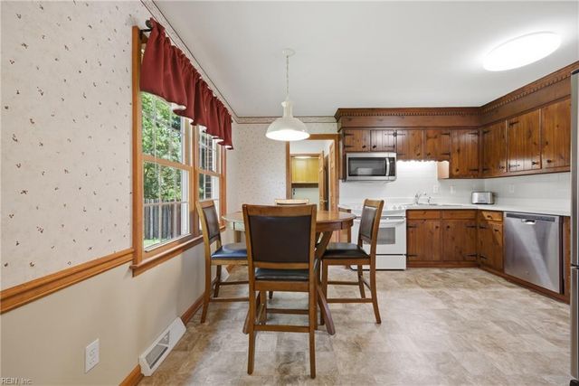 705 Caravelle DR, Chesapeake, VA 23322