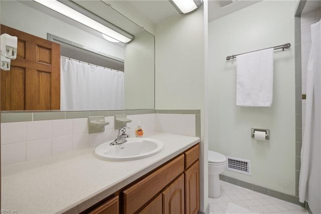 705 Caravelle DR, Chesapeake, VA 23322