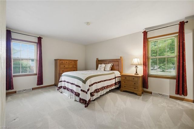 705 Caravelle DR, Chesapeake, VA 23322