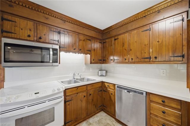 705 Caravelle DR, Chesapeake, VA 23322