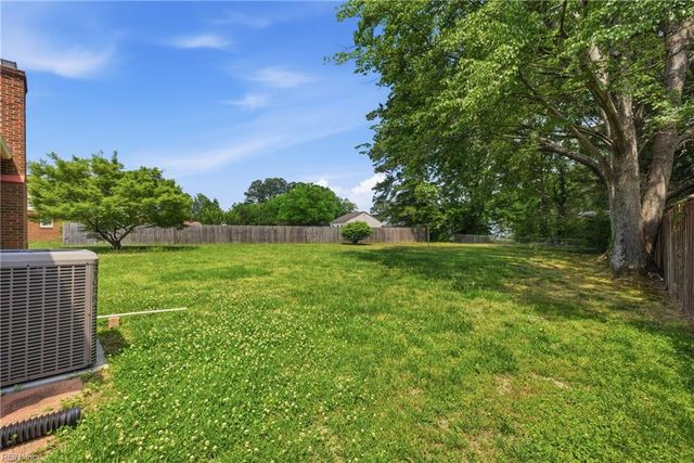 705 Caravelle DR, Chesapeake, VA 23322