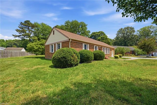 705 Caravelle DR, Chesapeake, VA 23322