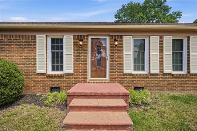 705 Caravelle DR, Chesapeake, VA 23322