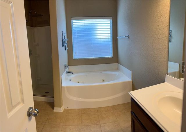 160 Otono LOOP, Kyle, TX 78640