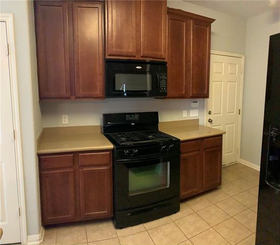160 Otono LOOP, Kyle, TX 78640