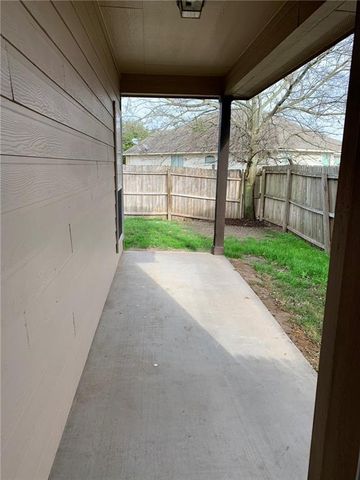 160 Otono LOOP, Kyle, TX 78640