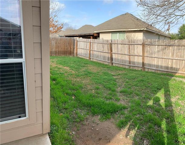160 Otono LOOP, Kyle, TX 78640