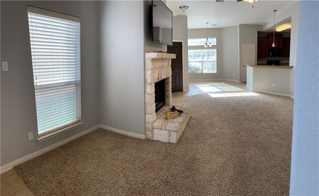 160 Otono LOOP, Kyle, TX 78640