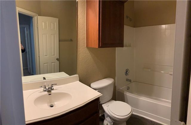 160 Otono LOOP, Kyle, TX 78640