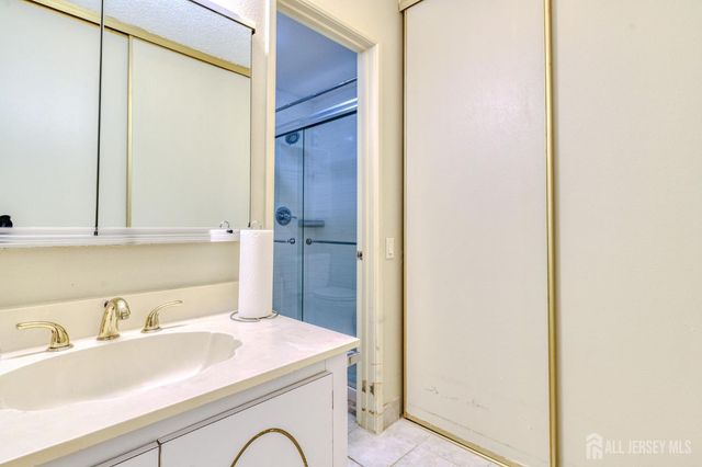 110-C Chatham Drive, Monroe, NJ 08831