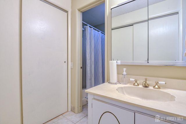 110-C Chatham Drive, Monroe, NJ 08831