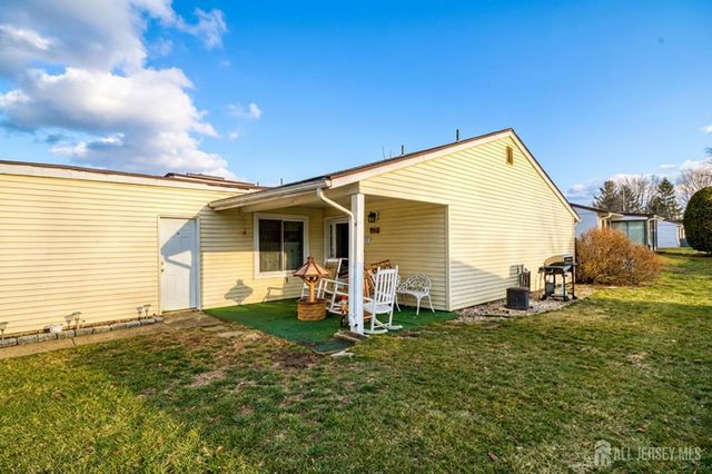 110-C Chatham Drive, Monroe, NJ 08831